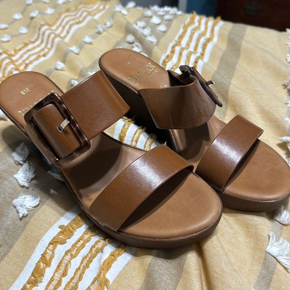 Brown size 8 wedges